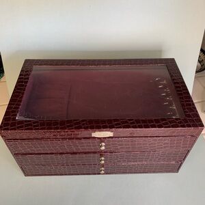 Jewelry case for necklaces